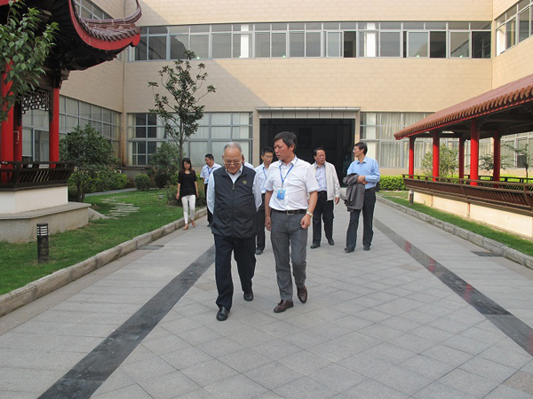 原机械工业部部长何光远一行视察我公司