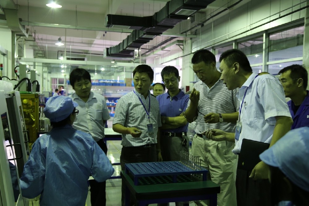 一汽锡柴厂长钱恒荣到百乐博公司进行后处置产品调研