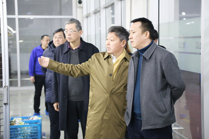 钱桥街路党工委郭建东书记一行光临百乐博高科领导工作
