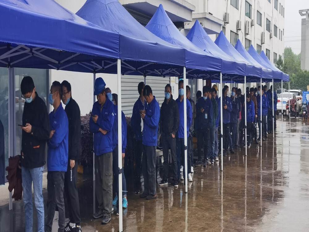 疫苗接种防疫情、新冠无恋人有情